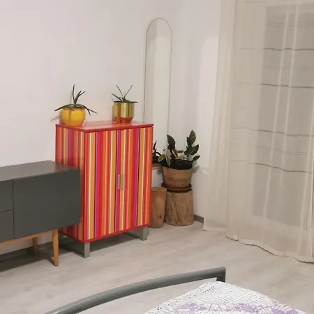 Bruno Vendeghaz Apartment *